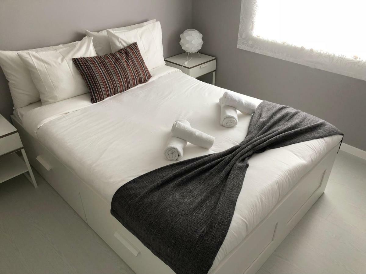 Gamboa Surf Apartment Peniche Esterno foto
